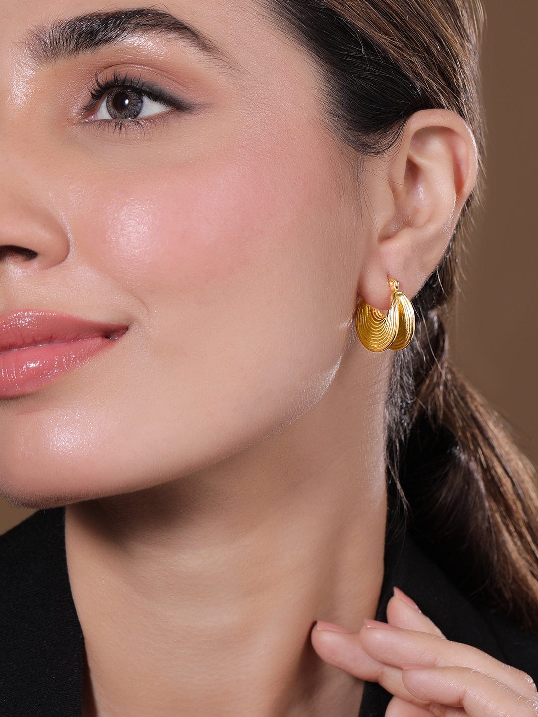 18k-gold-plated-stainless-steel-tarnish-free-waterproof-demi-fine-hoop-earrings-earrings-36848041361582.jpg