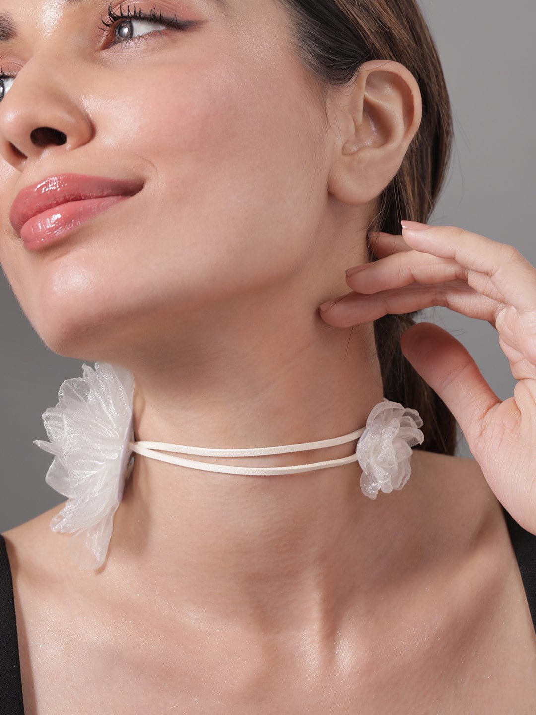 elegant-off-white-floral-organza-choker-necklace-fashionable-statement-jewelry-necklace-chains-37193475719342.jpg