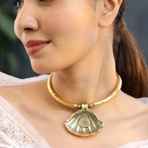 18K Gold-Plated Oxidized Shell Design Statement Choker Necklace for Women