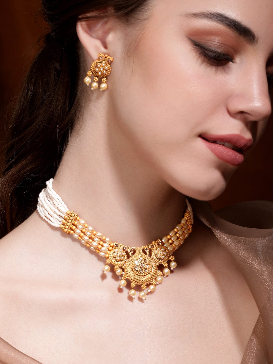 rubans-gold-toned-pendant-with-off-white-beads-chain-choker-set-jewellery-sets-34469066277038.jpg