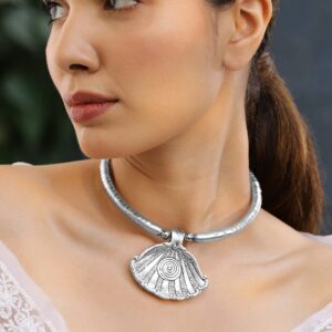 Oxidized Silver-Plated Shell Design Statement Choker Necklace for Women